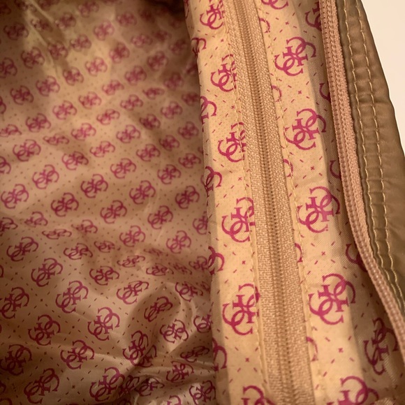 Guess Overnight/Weekender - Picture 6 of 8